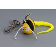 Игрушка д/кошек Дразнилка WOGY Пчелка-Рыбка с хвостиком фантазийная интерактивный звук, на веревочке арт.2025-2447 Код275676